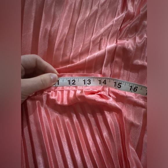 Meshki Pleated Set. - Picture 6 of 8